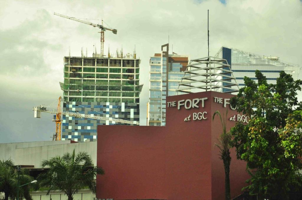 The Fort Budget Hotel- Bonifacio Global City Makati City Екстериор снимка